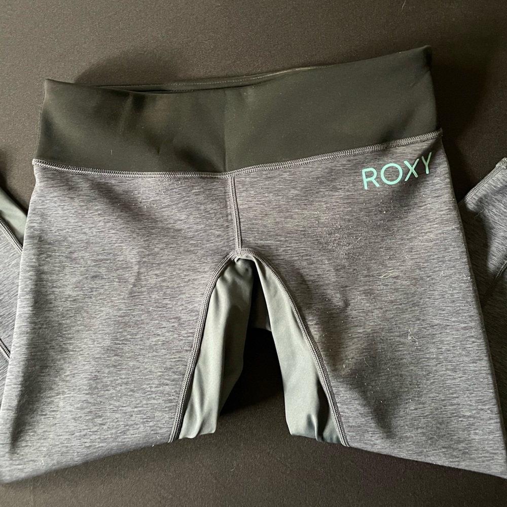 Women’s ROXY Size 10 capri pants for surfing, paddle boarding, outrigger…